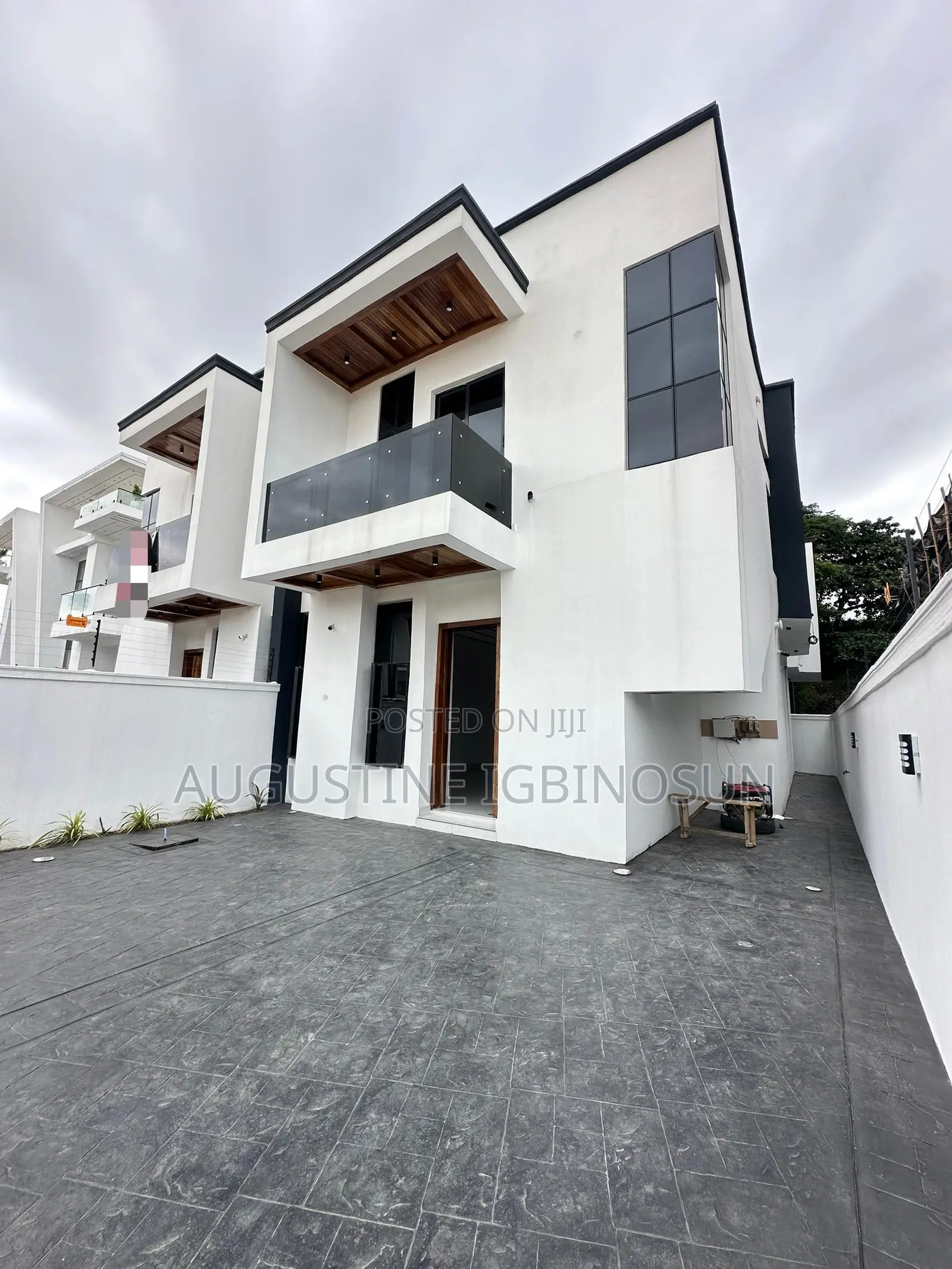 4bdrm Duplex in Chevron for sale in Chevron