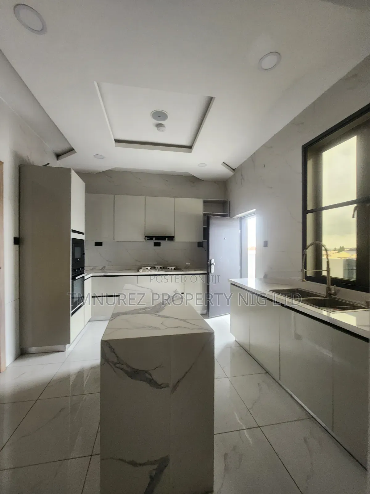 4bdrm Penthouse in Ajah Lekki Estate for sale in Off Lekki-Epe Expressway