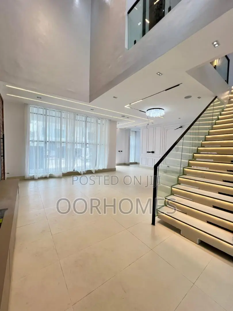 5bdrm Duplex in Ikota for sale in Ikota