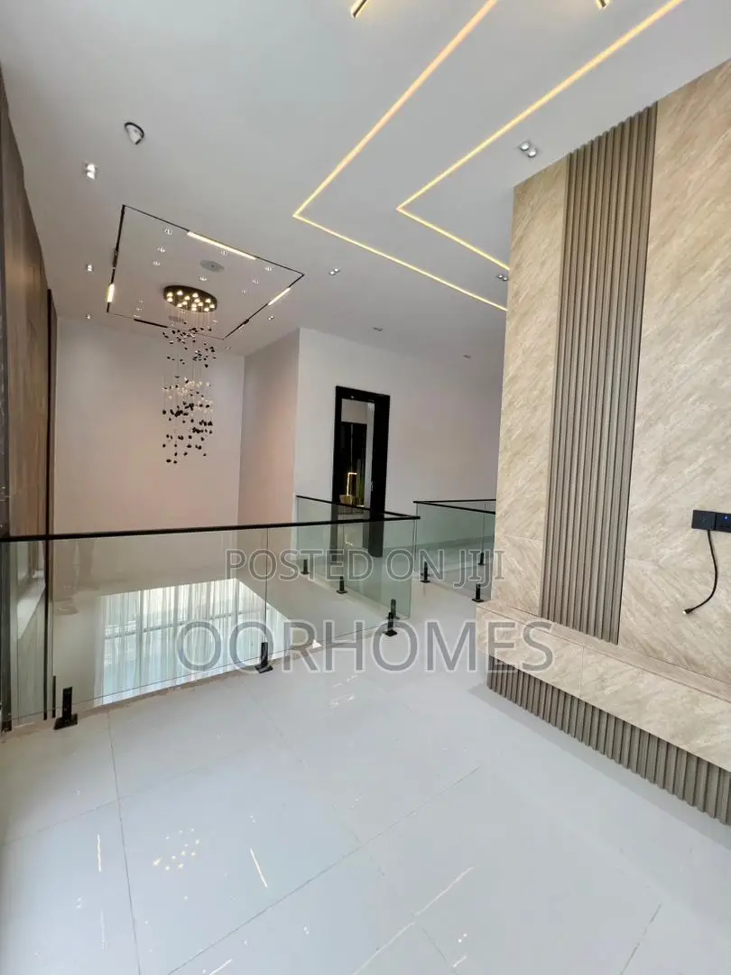 5bdrm Duplex in Ikota for sale in Ikota