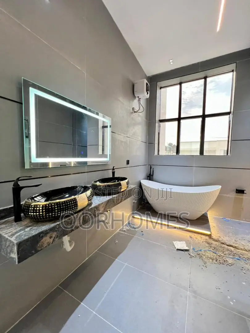 5bdrm Duplex in Ikota for sale in Ikota