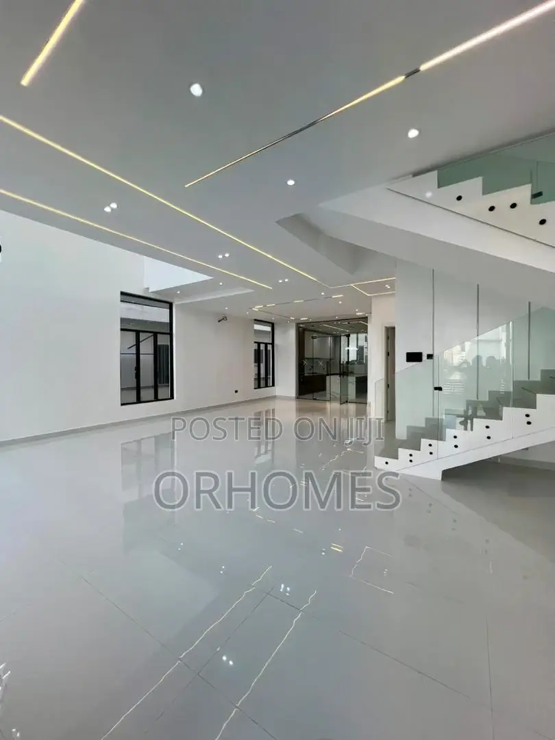 5bdrm Duplex in Ikota for sale in Ikota