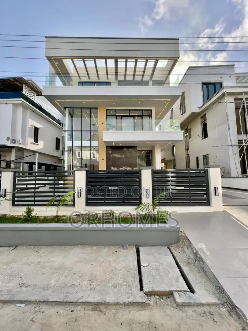 5bdrm Duplex in Ikota for sale in Ikota