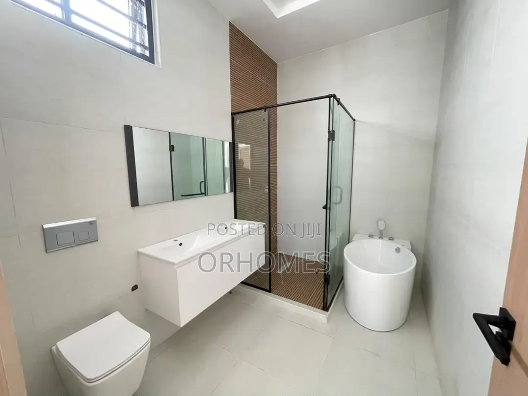 4bdrm Duplex in Ikota for sale in Ikota