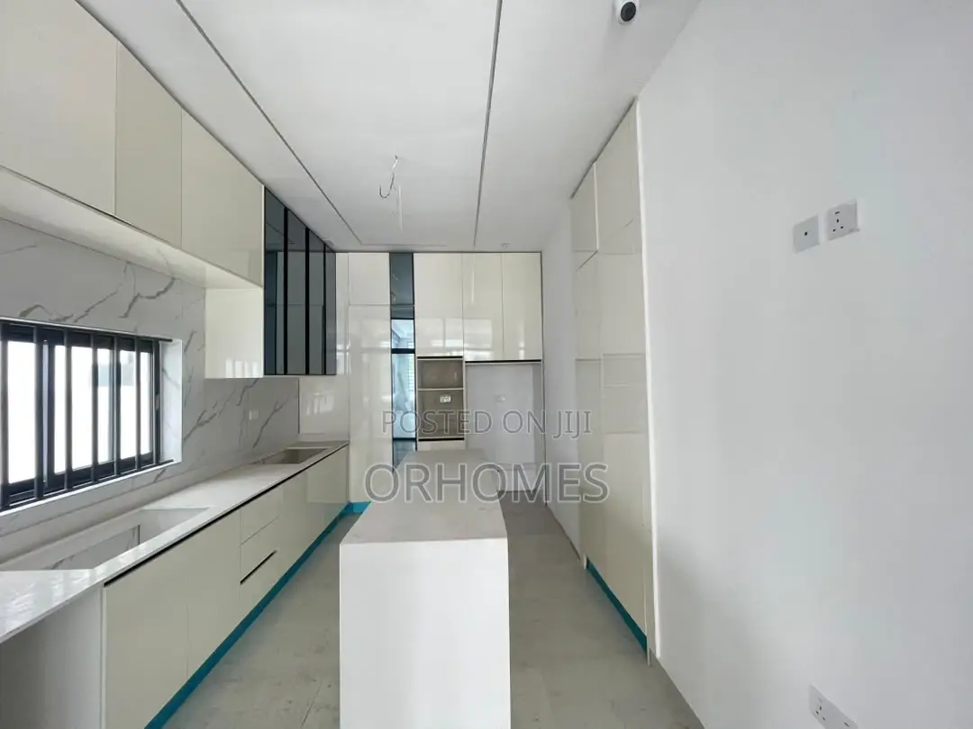 4bdrm Duplex in Ikota for sale in Ikota