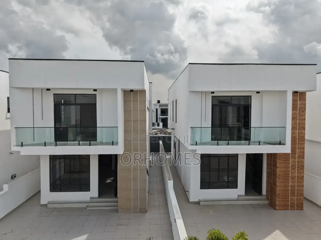 4bdrm Duplex in Ikota for sale in Ikota