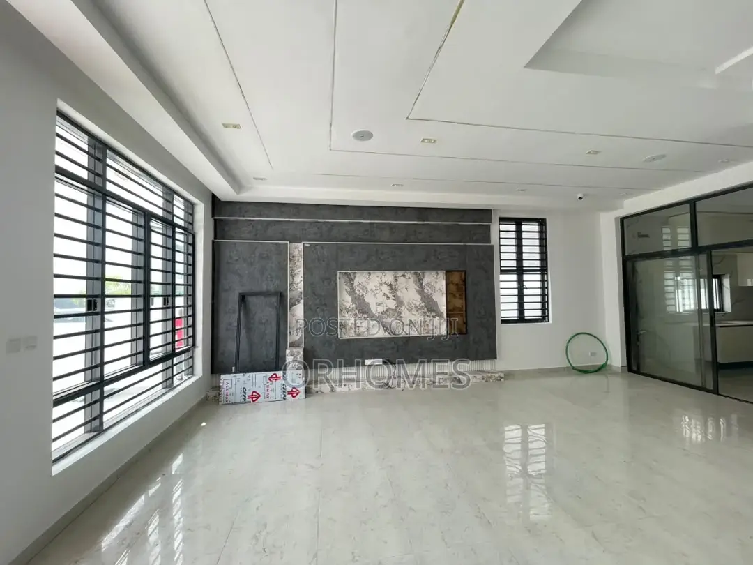 4bdrm Duplex in Ikota for sale in Ikota