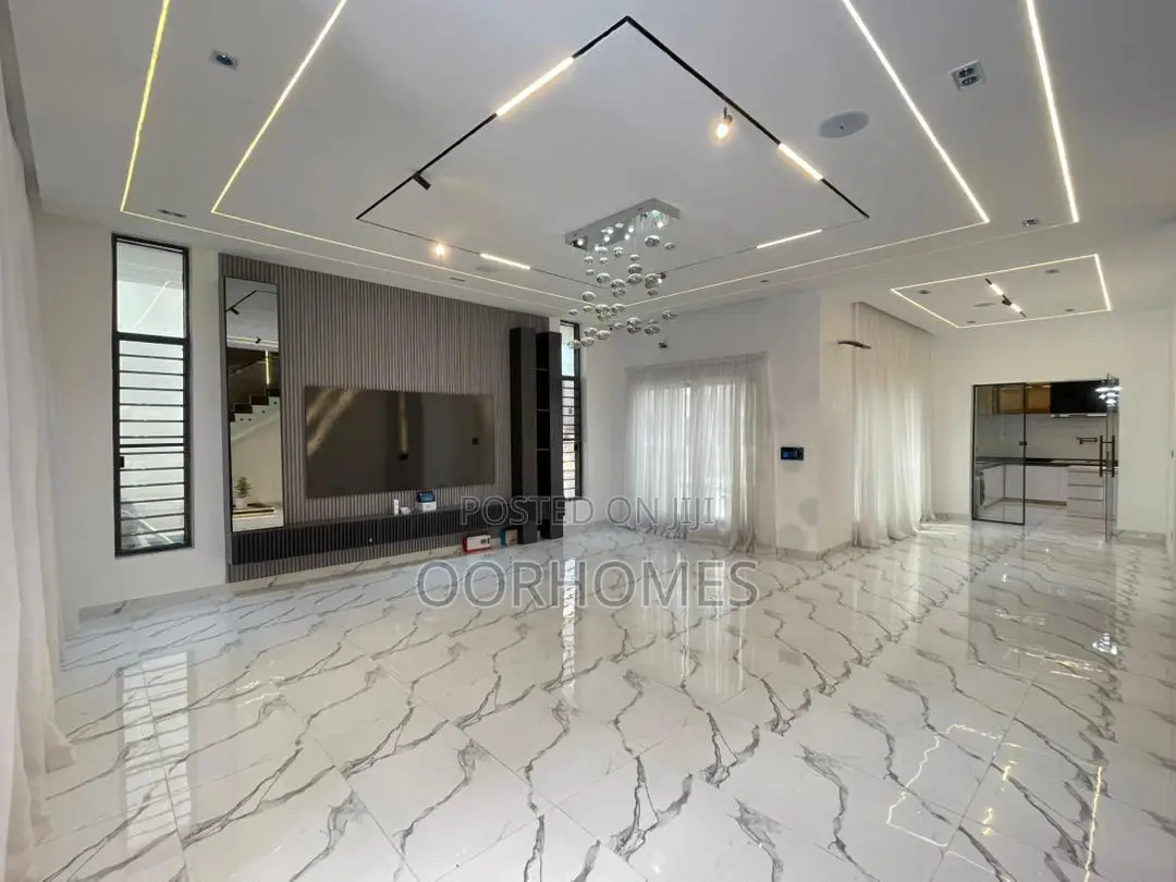 5bdrm Duplex in Ikota for sale in Ikota