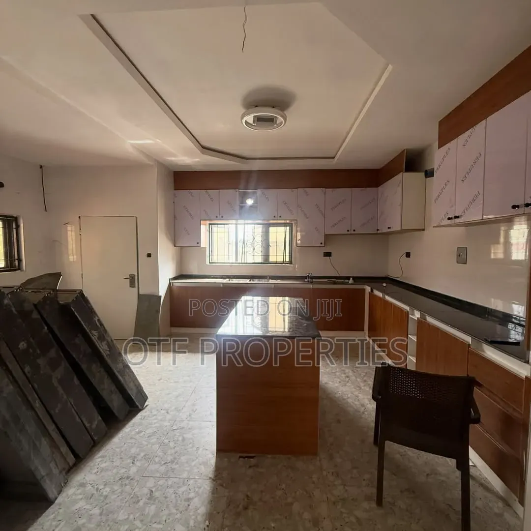 6bdrm Duplex in Guzape for sale in Guzape District