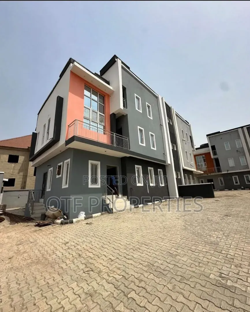 4bdrm Duplex in Karmo for sale in Karmo