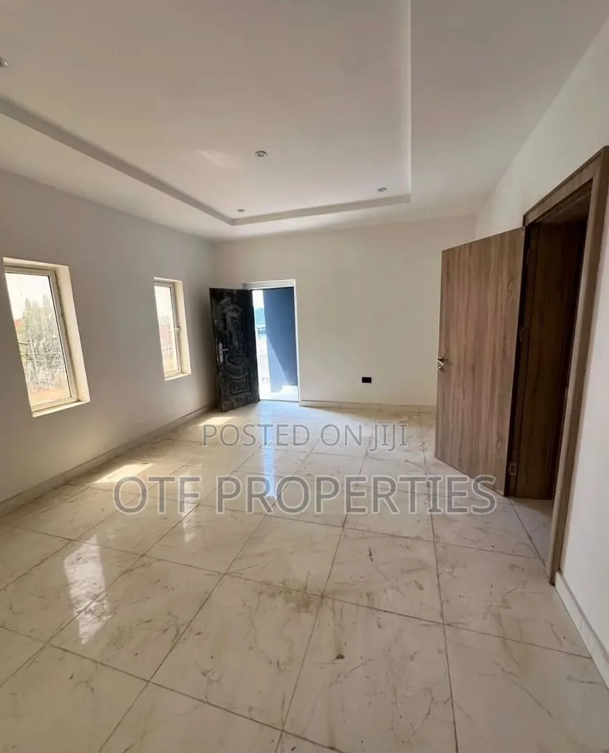4bdrm Duplex in Karmo for sale in Karmo