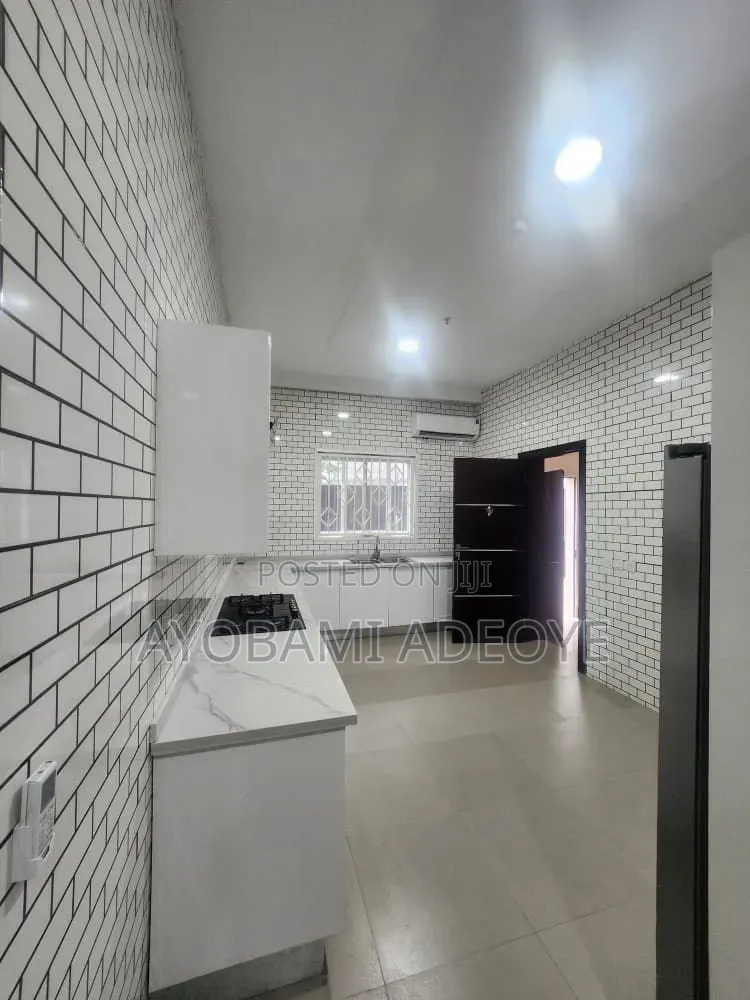 2bdrm Apartment in Oroke Drive, Old Ikoyi for rent in Old Ikoyi