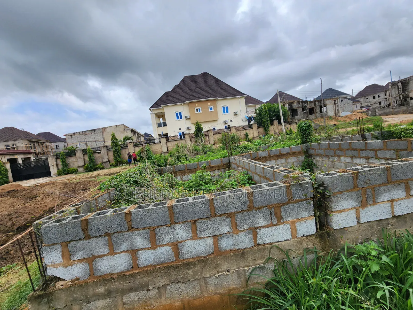 Well Located 5 Bedroom Duplex Land of 550Sqm Land at Lugbe, Abuja in Sabon Lugbe