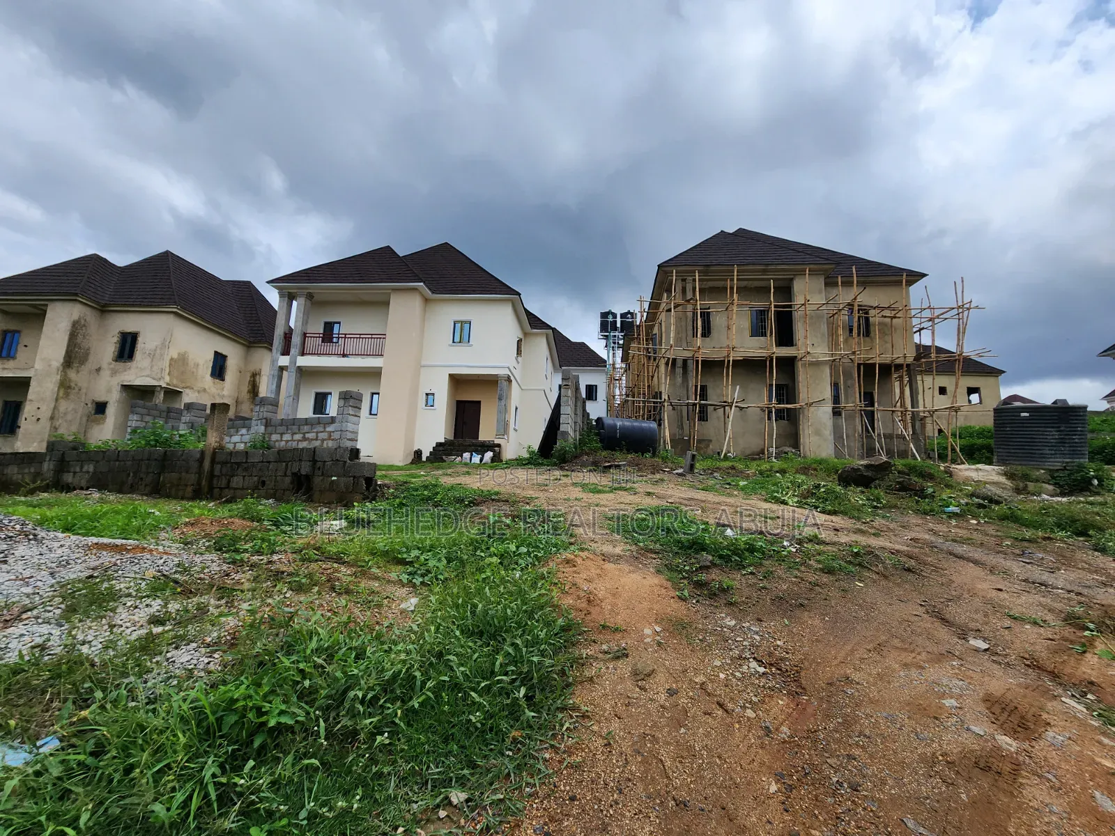 Well Located 5 Bedroom Duplex Land of 550Sqm Land at Lugbe, Abuja in Sabon Lugbe