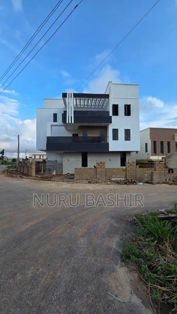 5bdrm Duplex in Carlton Gate Estate, Akobo for sale in Akobo