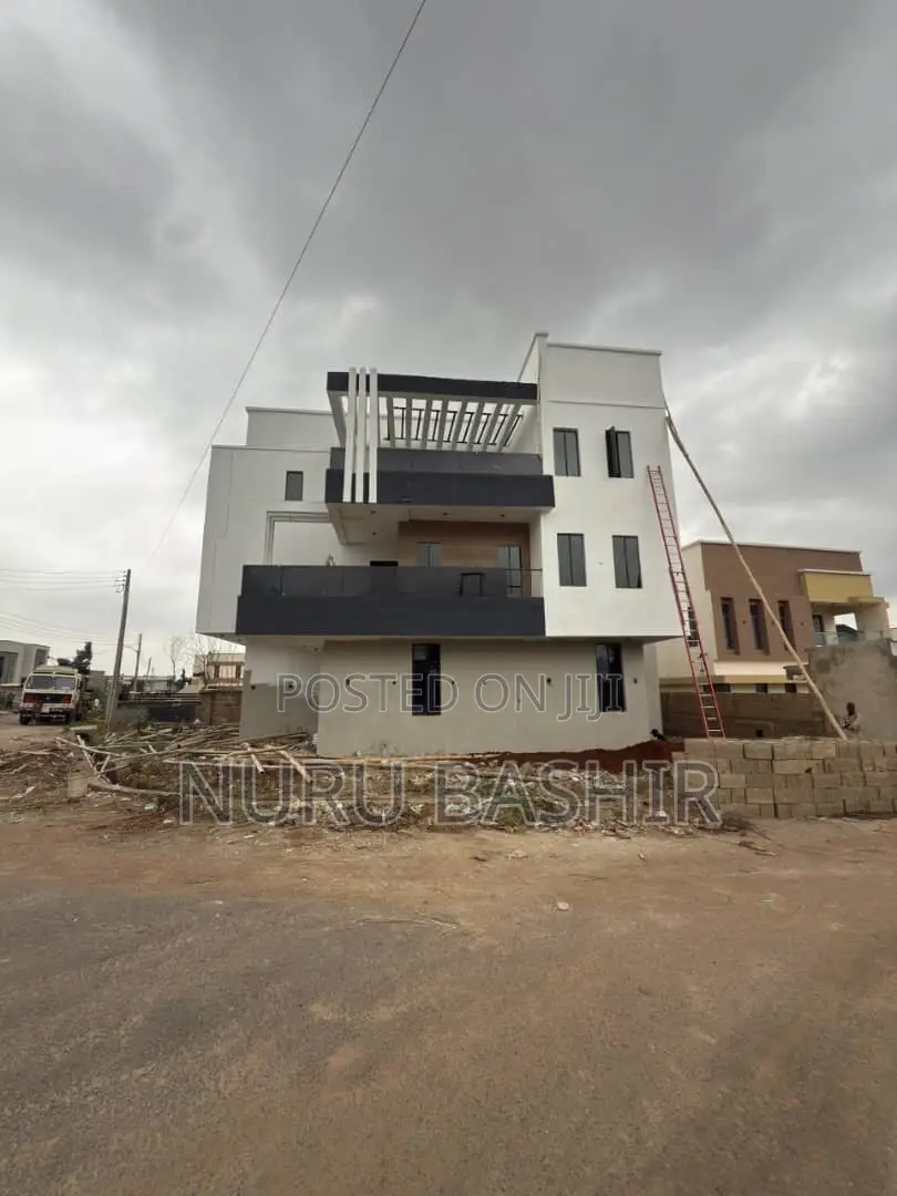 5bdrm Duplex in Carlton Gate Estate, Akobo for sale in Akobo