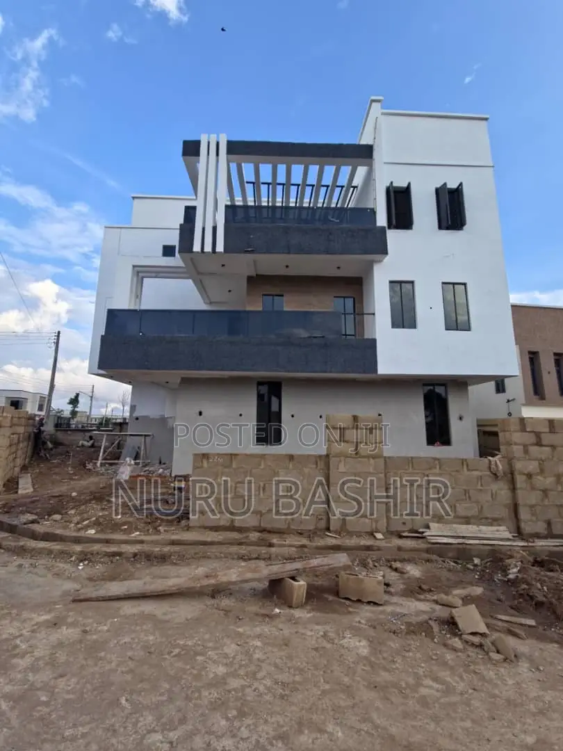 5bdrm Duplex in Carlton Gate Estate, Akobo for sale in Akobo