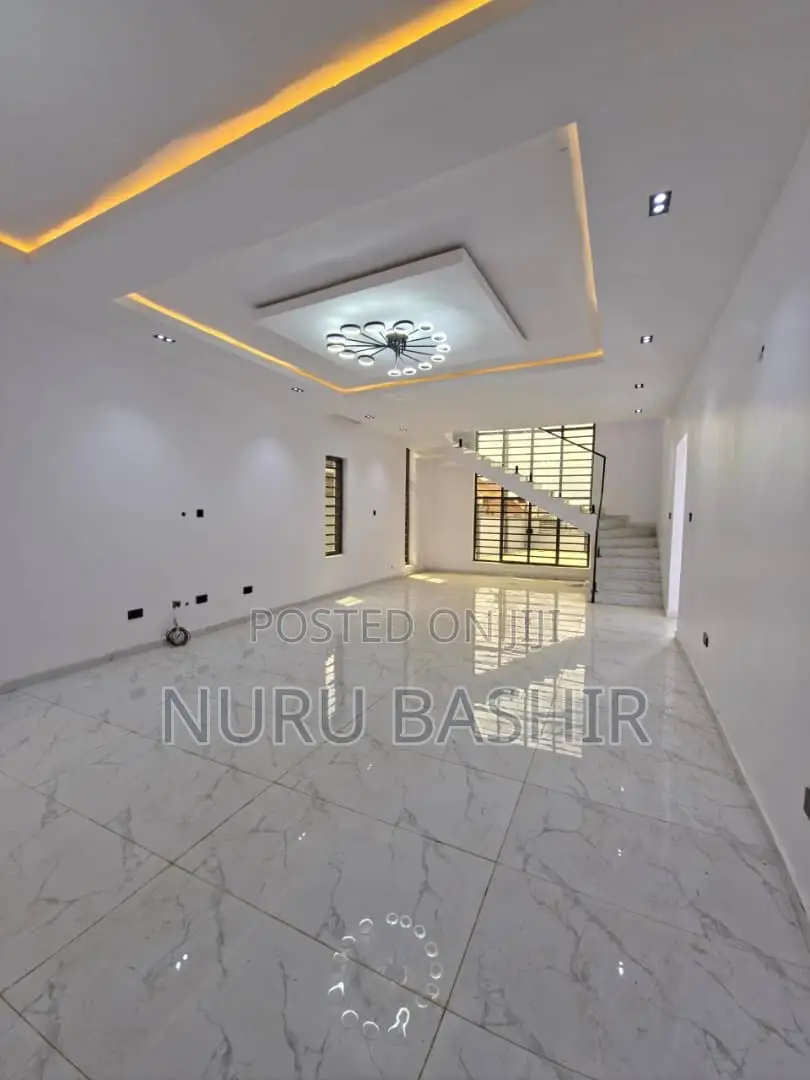 4bdrm Duplex in Kola Lawal Oke Badan, Akobo for sale in Akobo