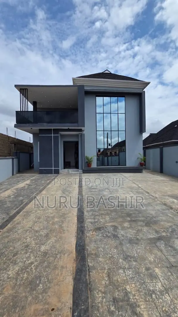 4bdrm Duplex in Kola Lawal Oke Badan, Akobo for sale in Akobo