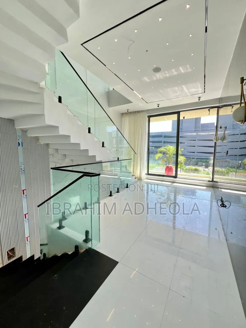 5bdrm Duplex in Lekki Phase1 for sale in Lekki Phase 1