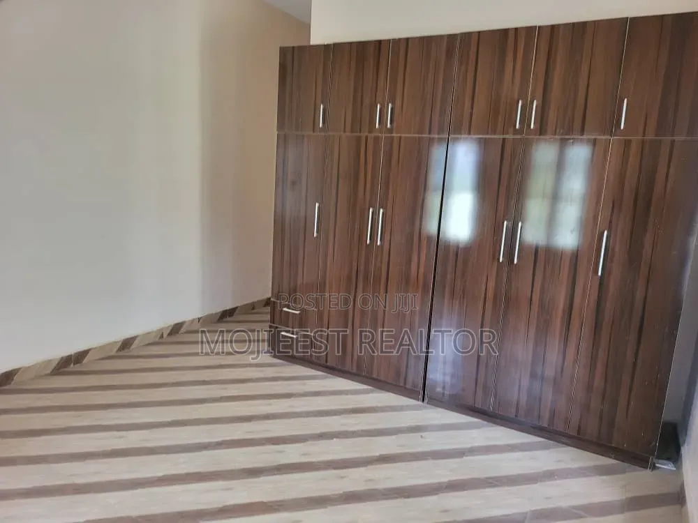 5bdrm Duplex in New Site Estate Fha for sale in FHA