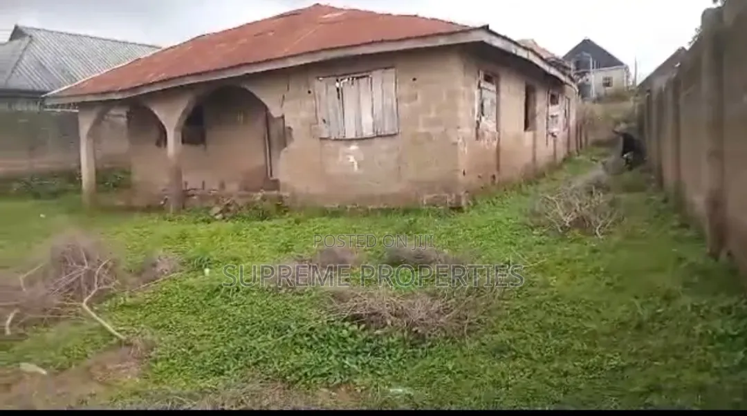 A Standard Plot of Land With a Demolishable Structure on It in Ibadan