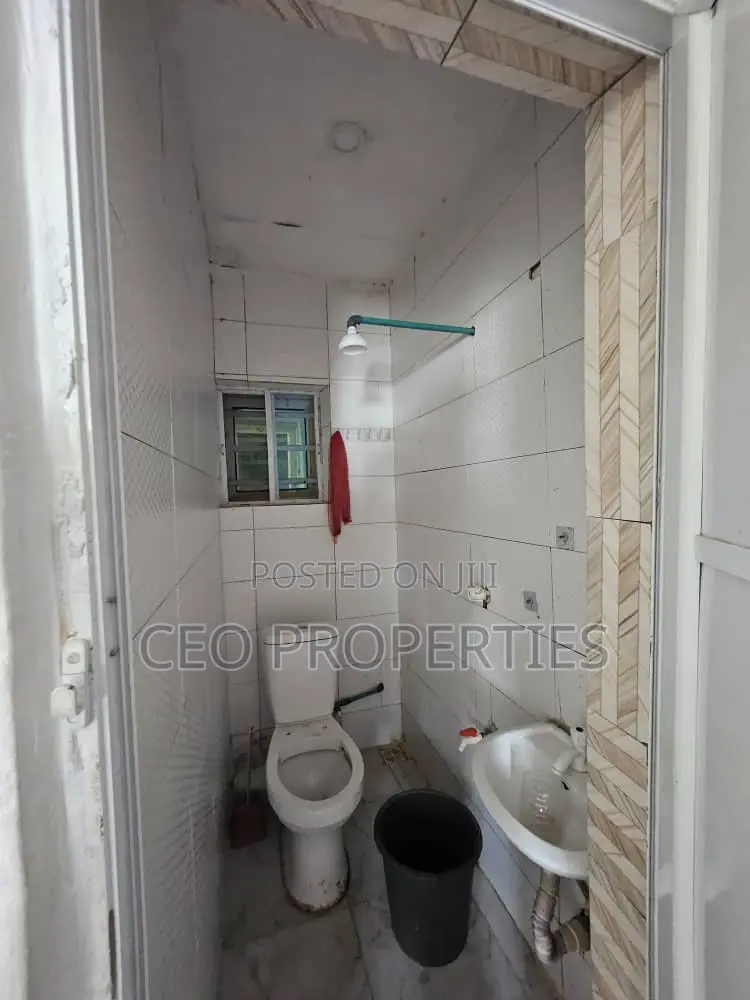 1bdrm Bedsitter in Idado/Igboefon for rent in Idado