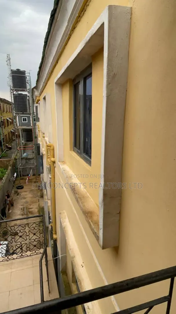 18bdrm Block of Flats in Ajibade Area, Ibadan for sale in Ibadan