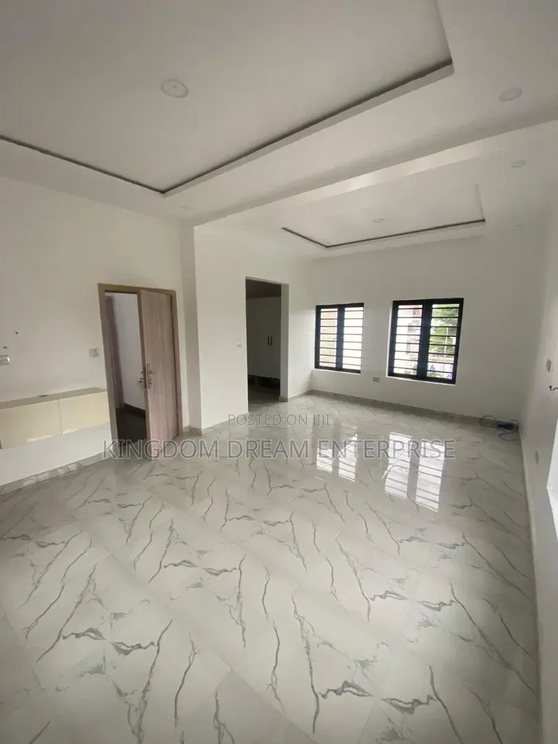 3bdrm Apartment in Ikeja Gra Lagos for sale in Ikeja GRA