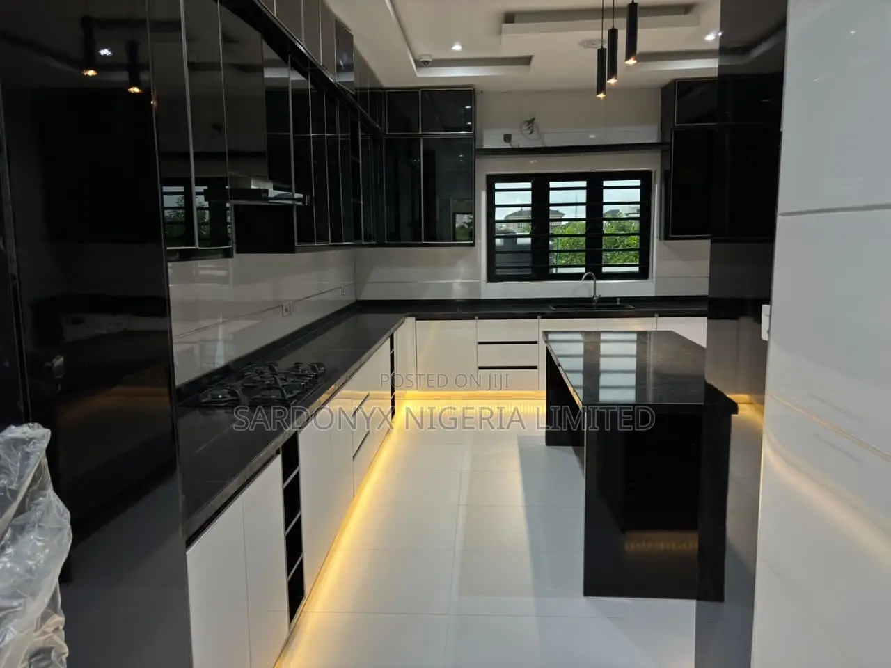 5bdrm Duplex in Lekki Phase 2 for sale in Lekki Phase 2