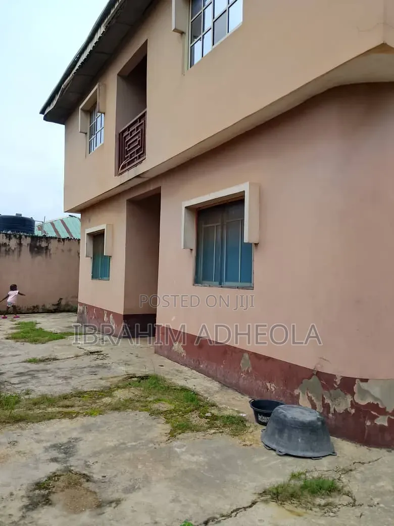 3bdrm Block of Flats in Ojokoro, Abule Egba for sale in Abule Egba