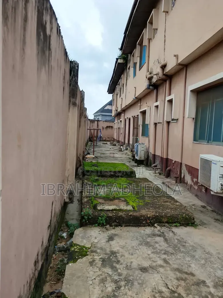 3bdrm Block of Flats in Ojokoro, Abule Egba for sale in Abule Egba