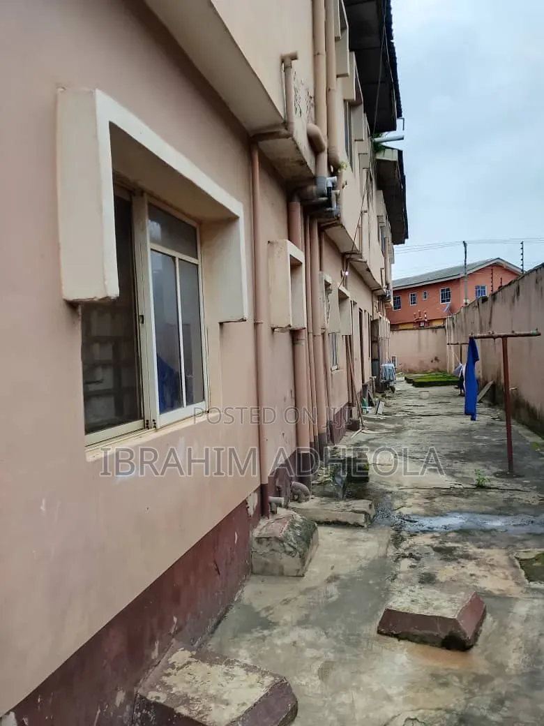 3bdrm Block of Flats in Ojokoro, Abule Egba for sale in Abule Egba