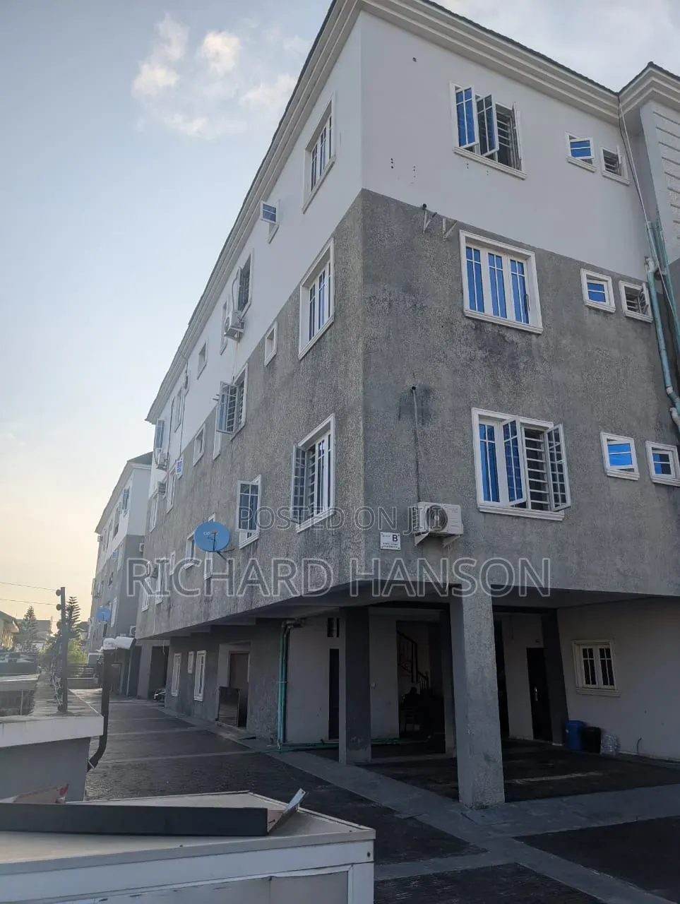 2bdrm Apartment in Off Gbamgbala, Lekki Phase 1 for rent in Lekki Phase 1