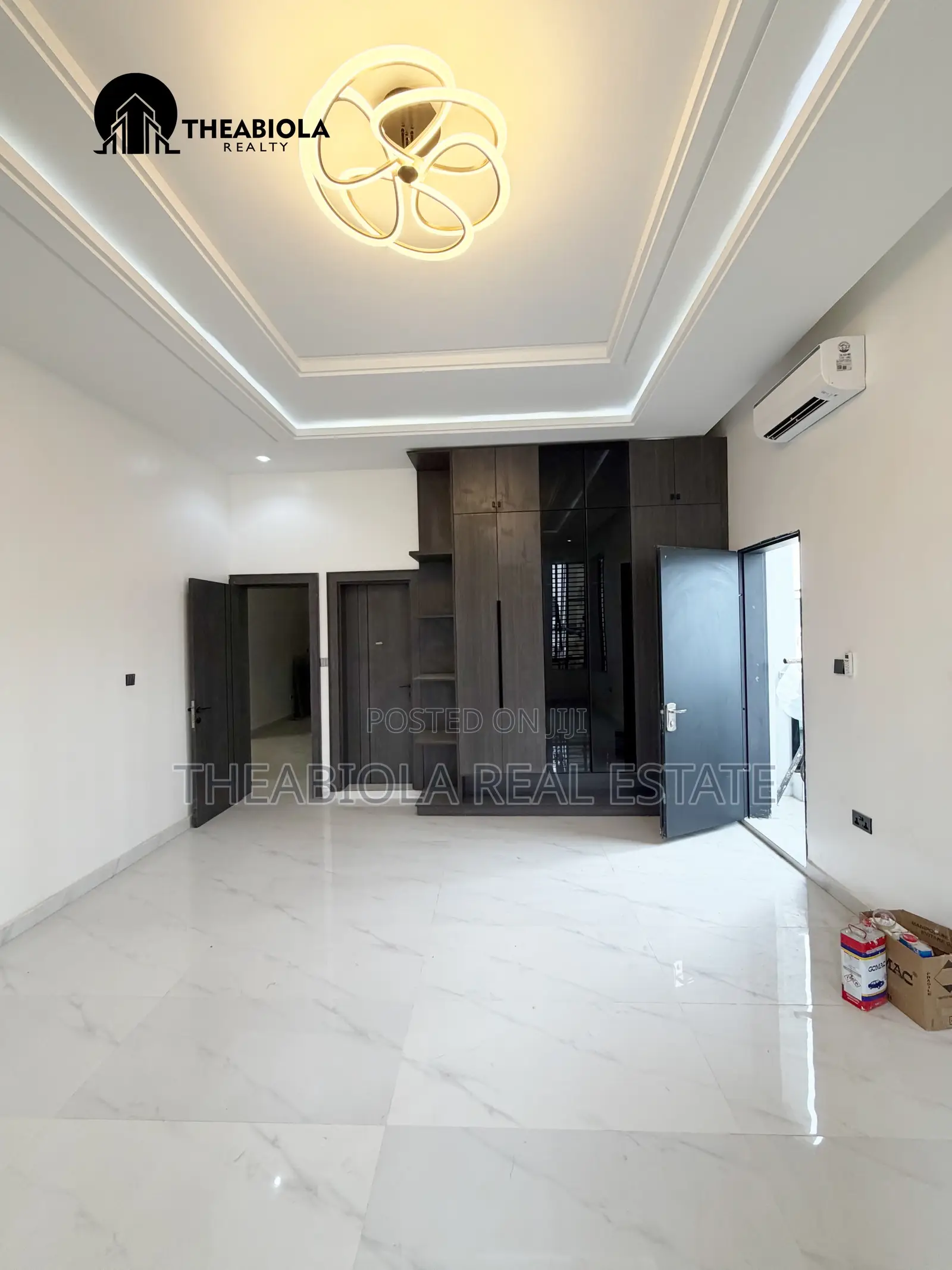 7bdrm Mansion in Apo Resettlement, for sale in Apo Resettlement