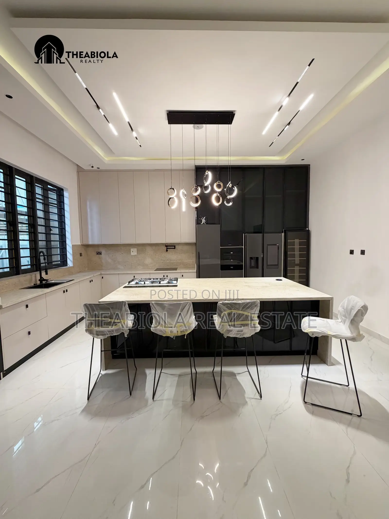 7bdrm Mansion in Apo Resettlement, for sale in Apo Resettlement