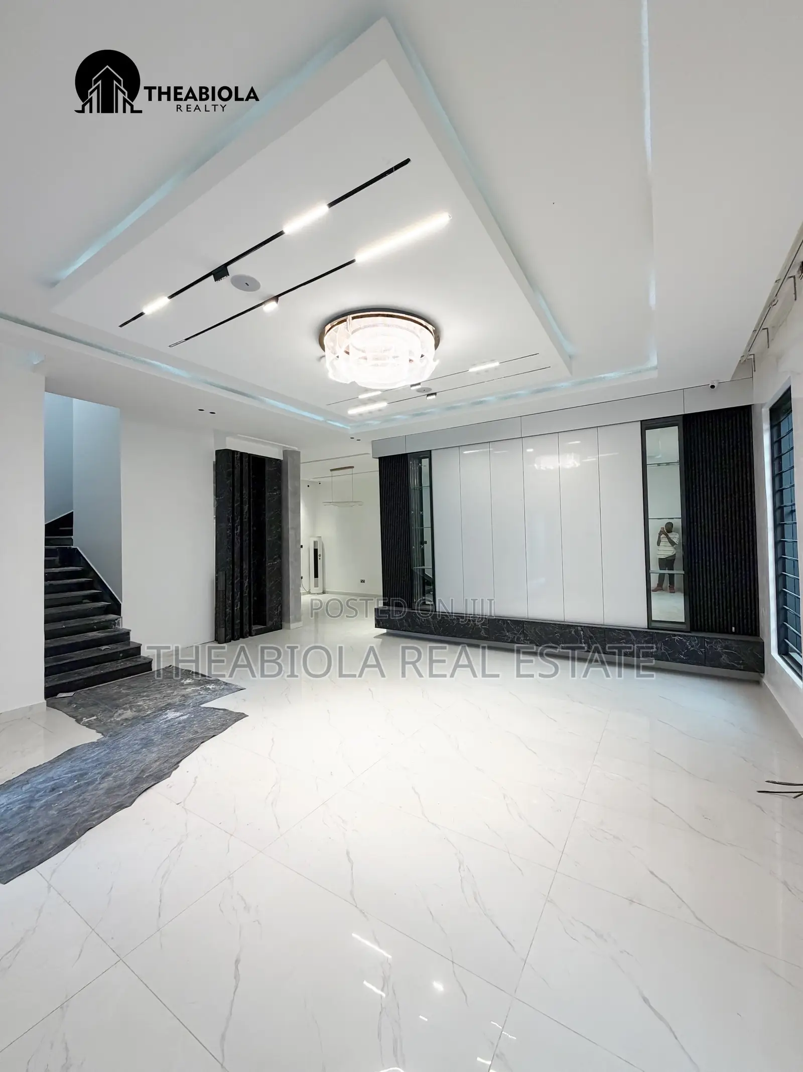 7bdrm Mansion in Apo Resettlement, for sale in Apo Resettlement