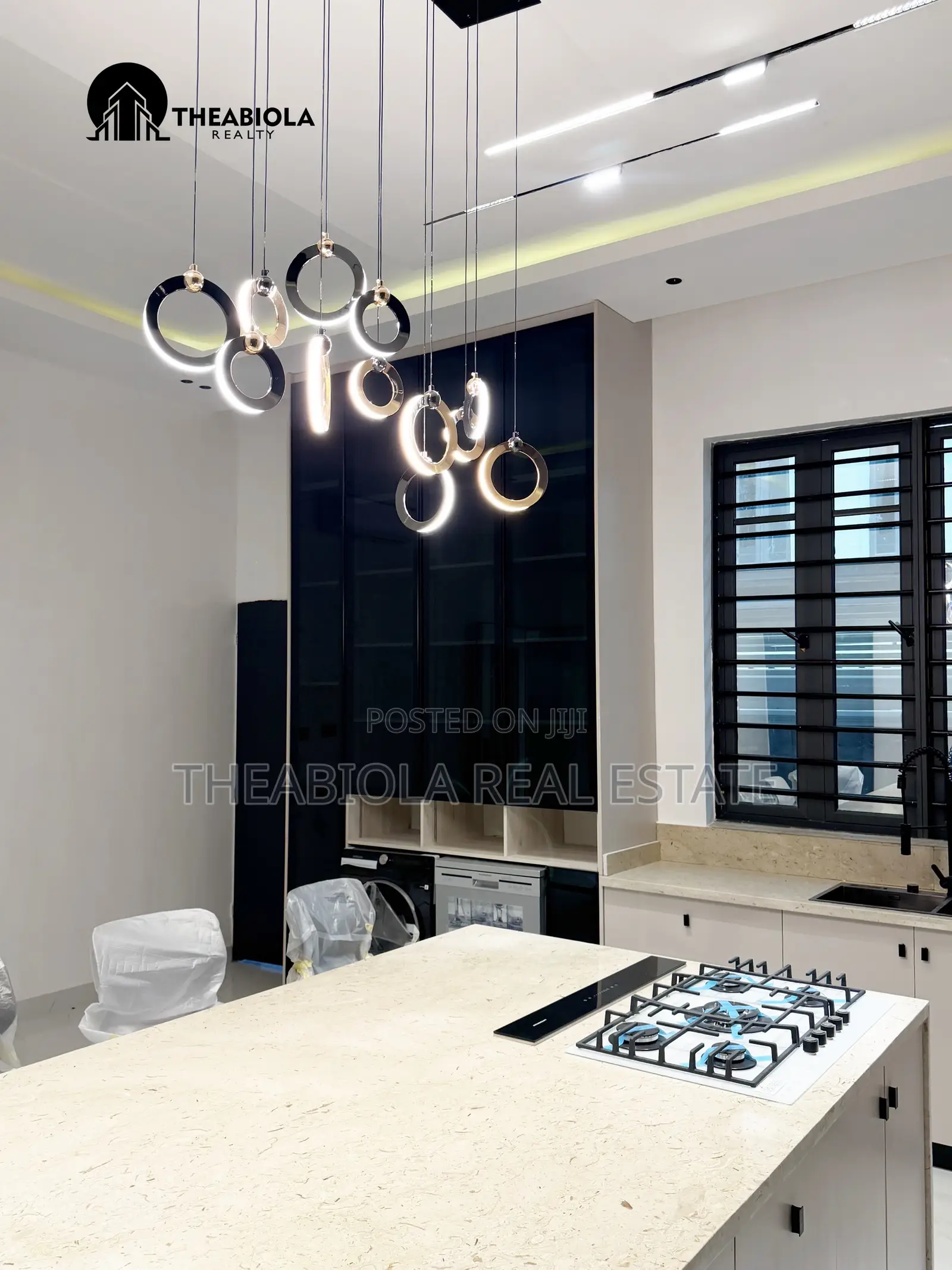 7bdrm Mansion in Apo Resettlement, for sale in Apo Resettlement