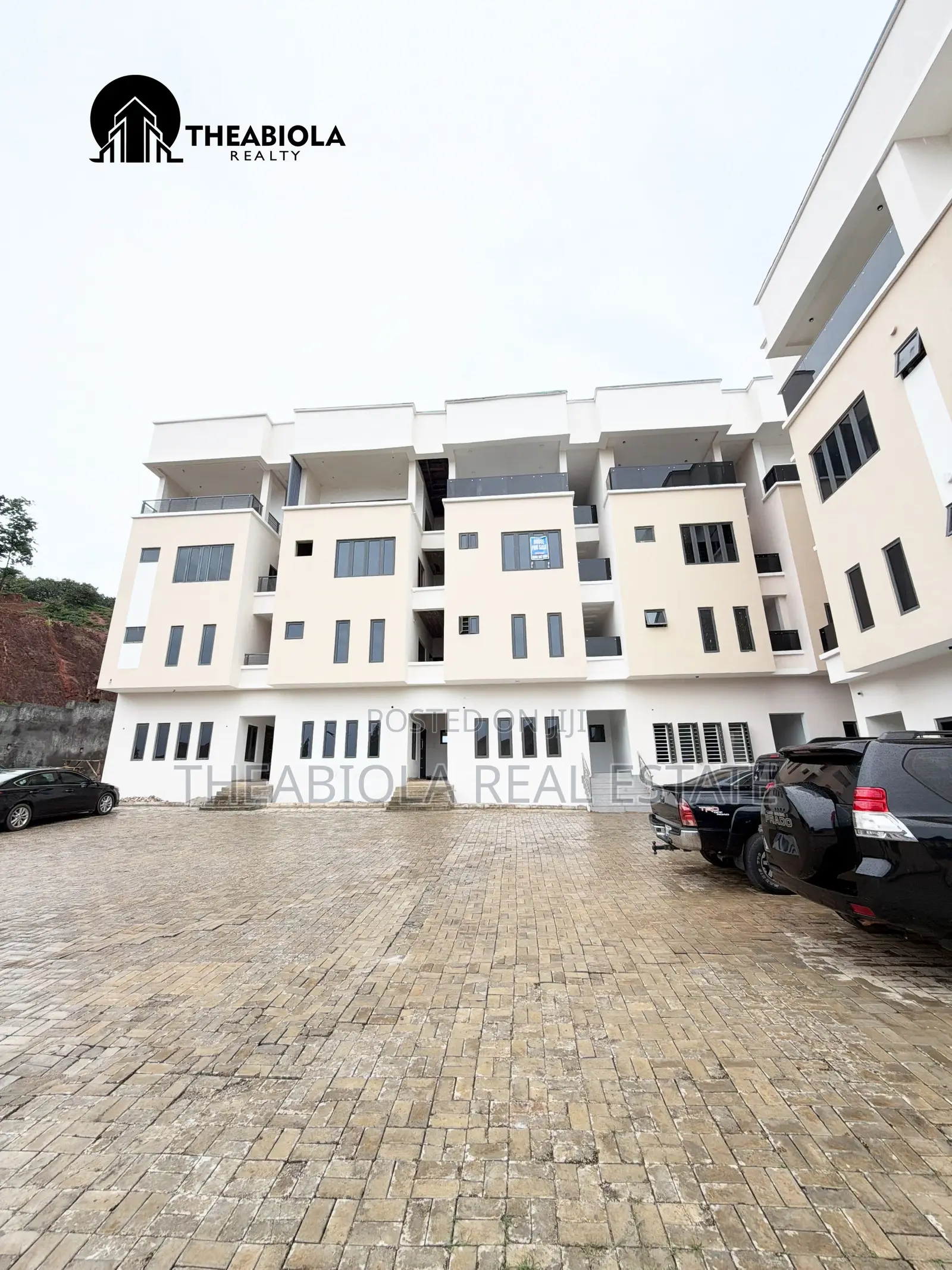 5bdrm Townhouse/Terrace in Guzape, Abuja for sale in Guzape District