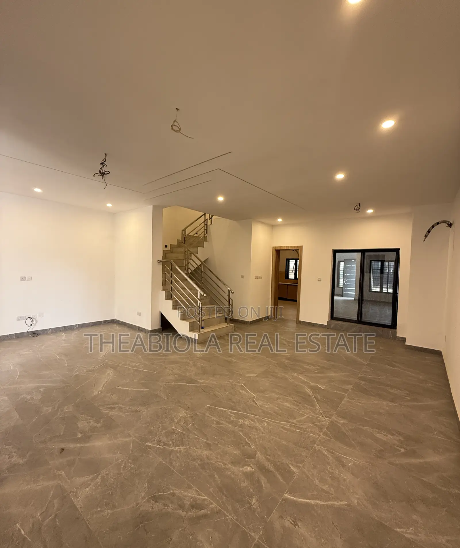 5bdrm Townhouse/Terrace in Lifecamp, Abuja for sale in Life Camp