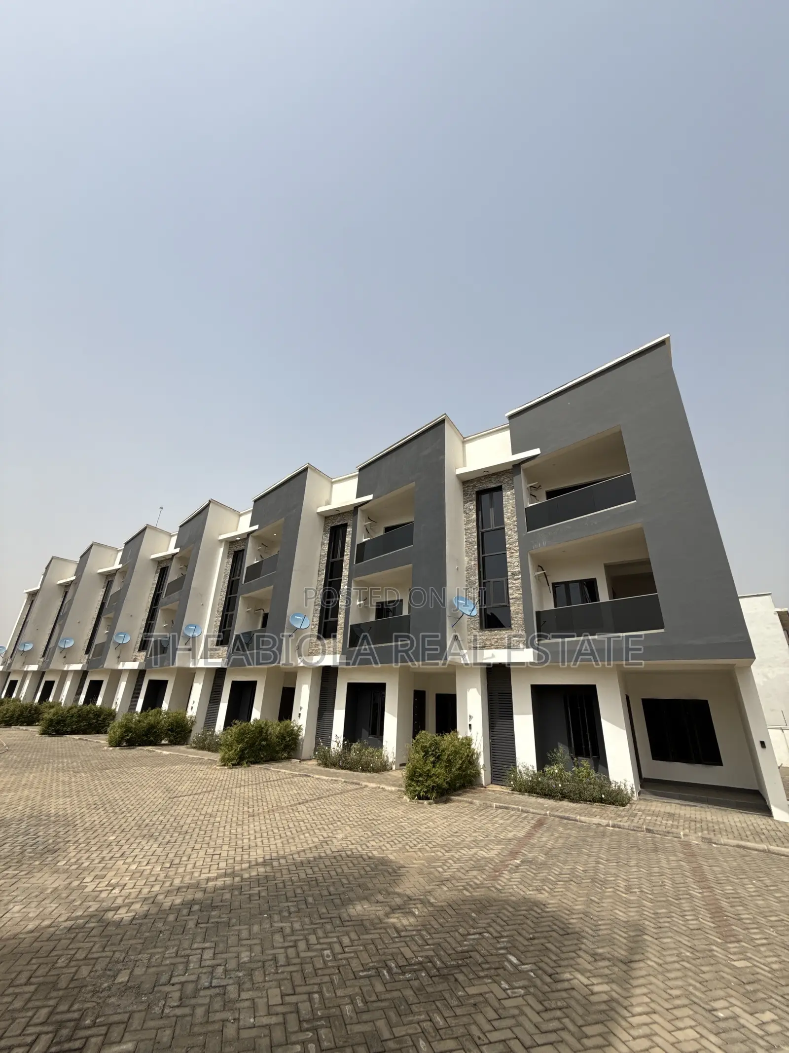 5bdrm Townhouse/Terrace in Lifecamp, Abuja for sale in Life Camp