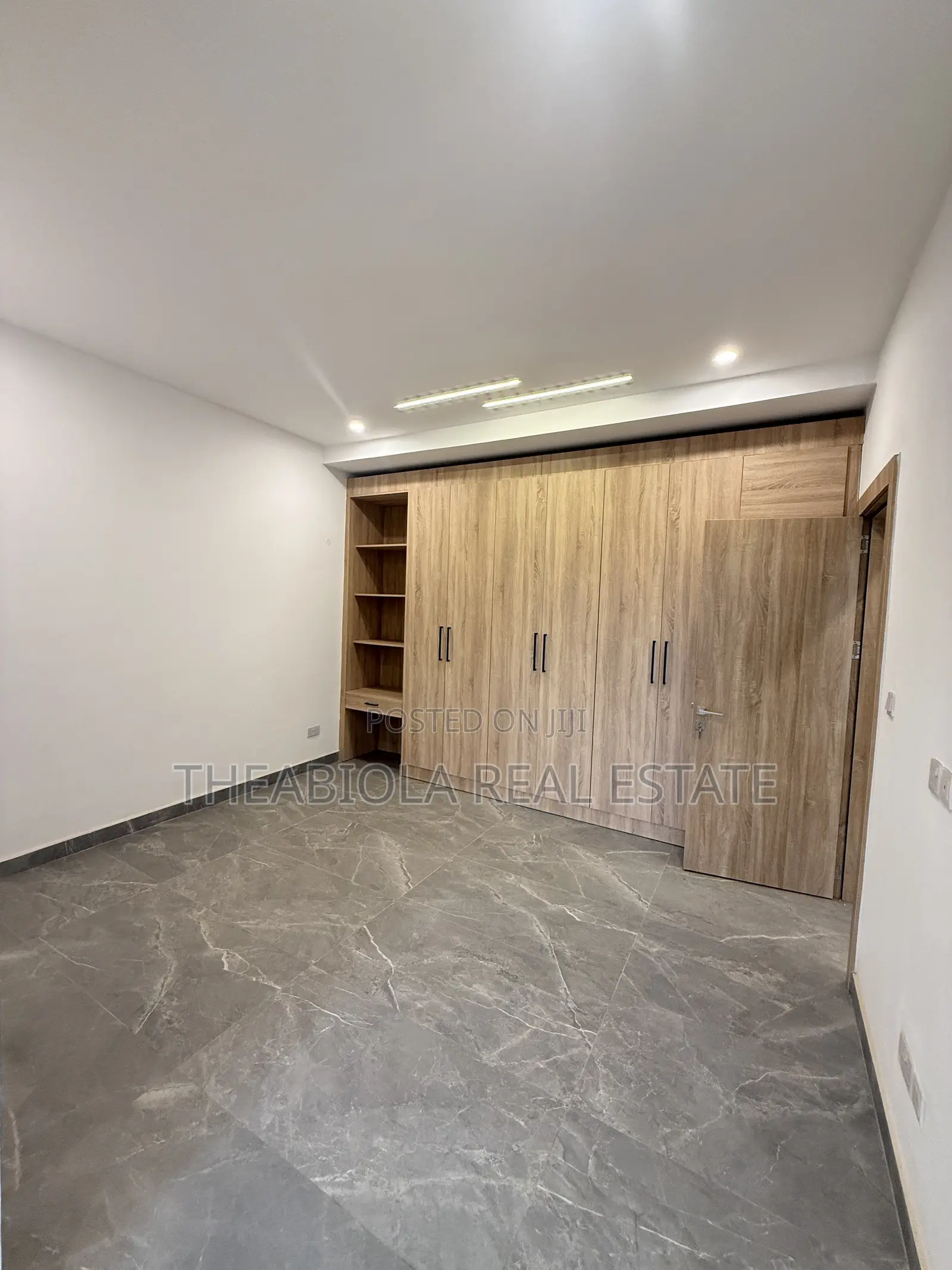 5bdrm Townhouse/Terrace in Lifecamp, Abuja for sale in Life Camp