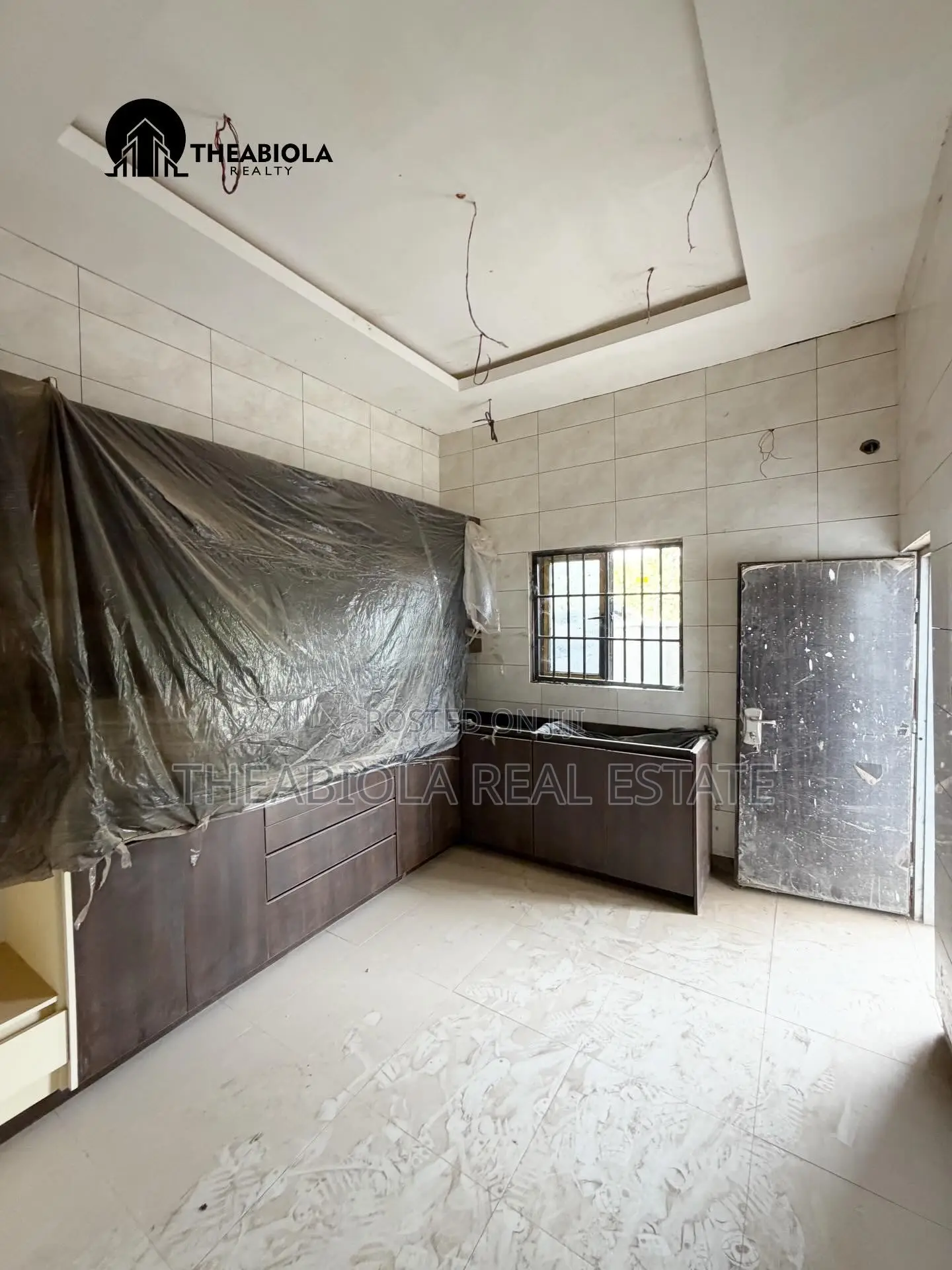 5bdrm Townhouse/Terrace in Apo Lokogoma Axis, for sale in Apo District