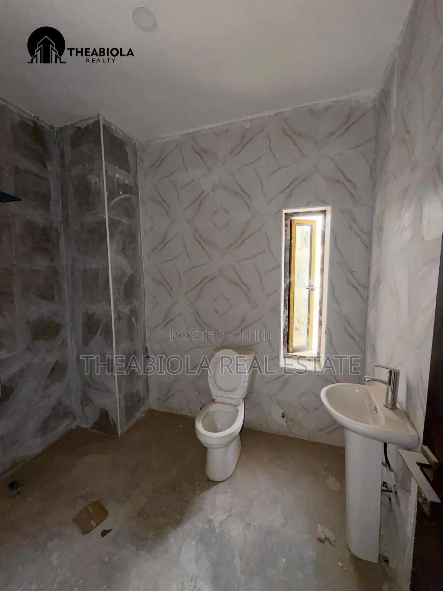 4bdrm Townhouse / Terrace in Garki Old Cbn for rent in Garki 2