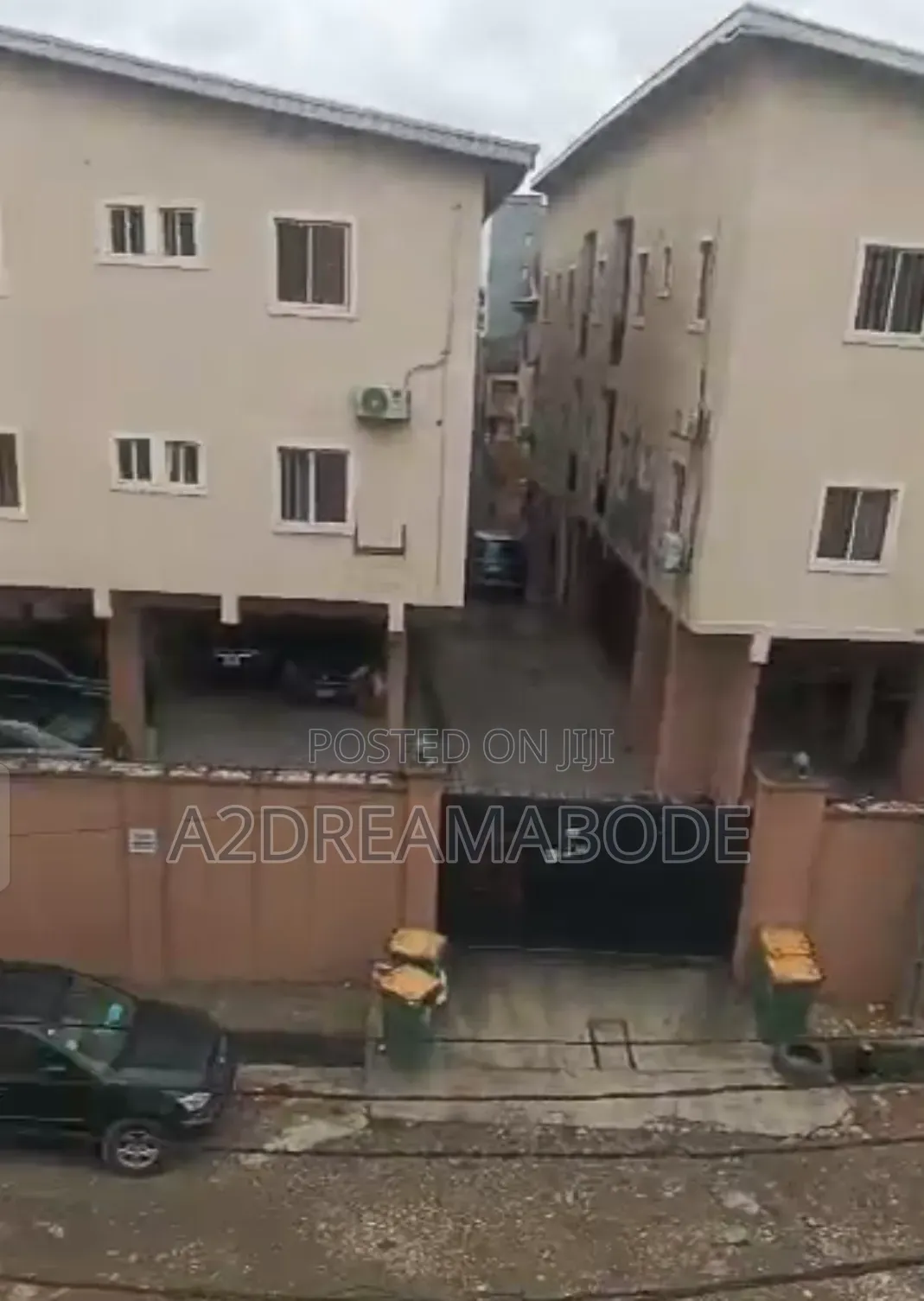 20bdrm Apartment in Yaba, Alagomeji for sale in Alagomeji