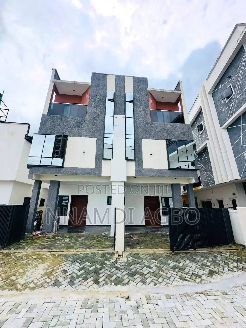 3bdrm Duplex in Ogombo for sale in Ogombo
