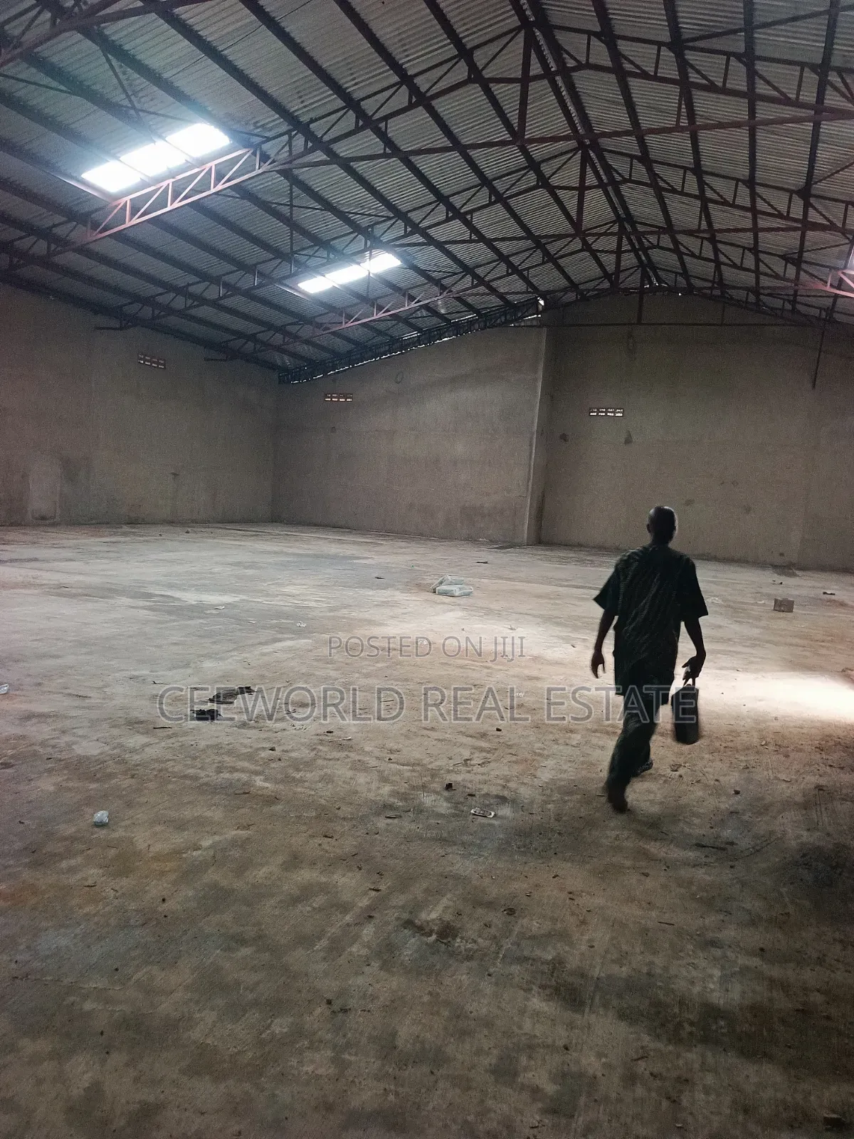 Newly Built 800sqm Warehouse at Akala Express Oluyole Extension in Akala Express