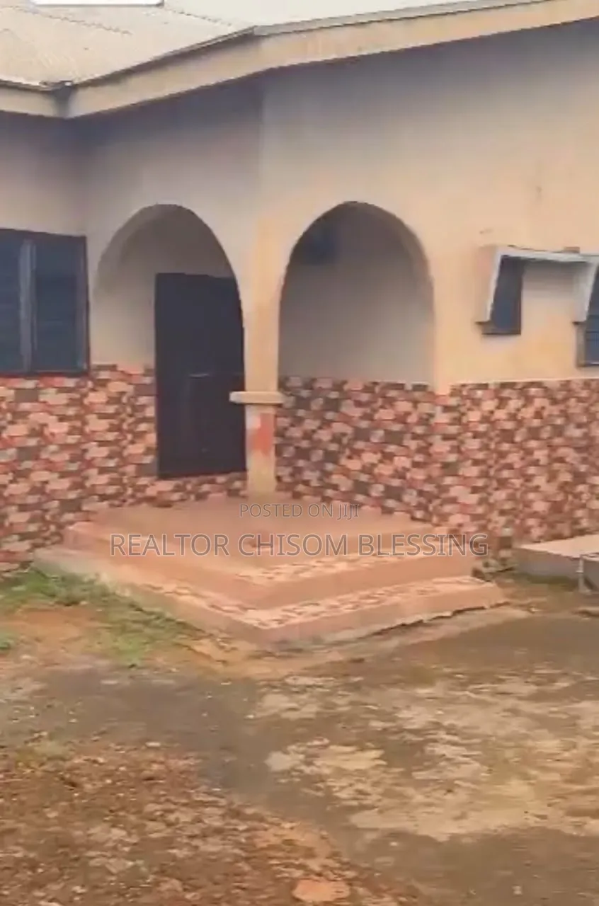 3bdrm Block of Flats in Ehimmiri Housing for sale in Umuahia