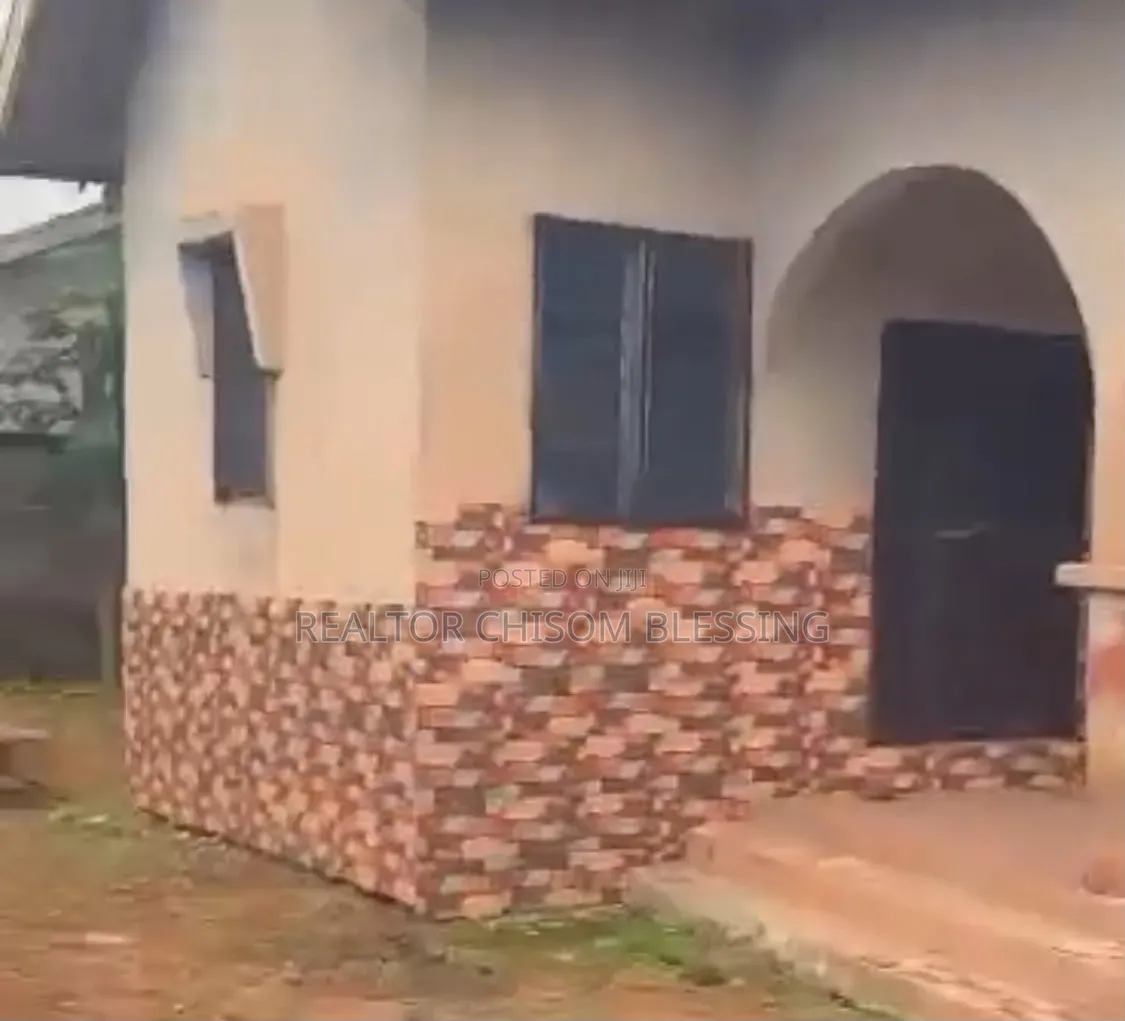 3bdrm Block of Flats in Ehimmiri Housing for sale in Umuahia