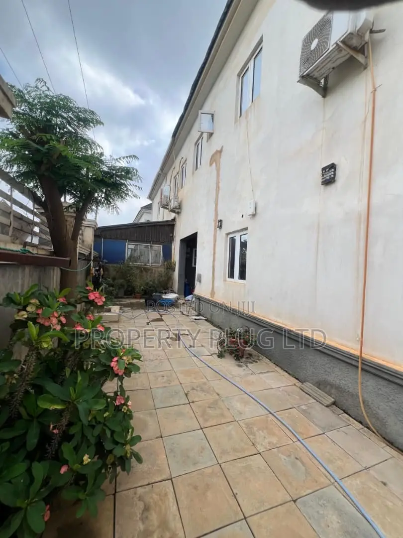 4bdrm Duplex in Life Camp for sale in Life Camp